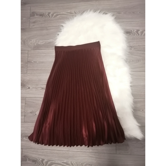 H&M pleated skirt - Picture 1 of 6